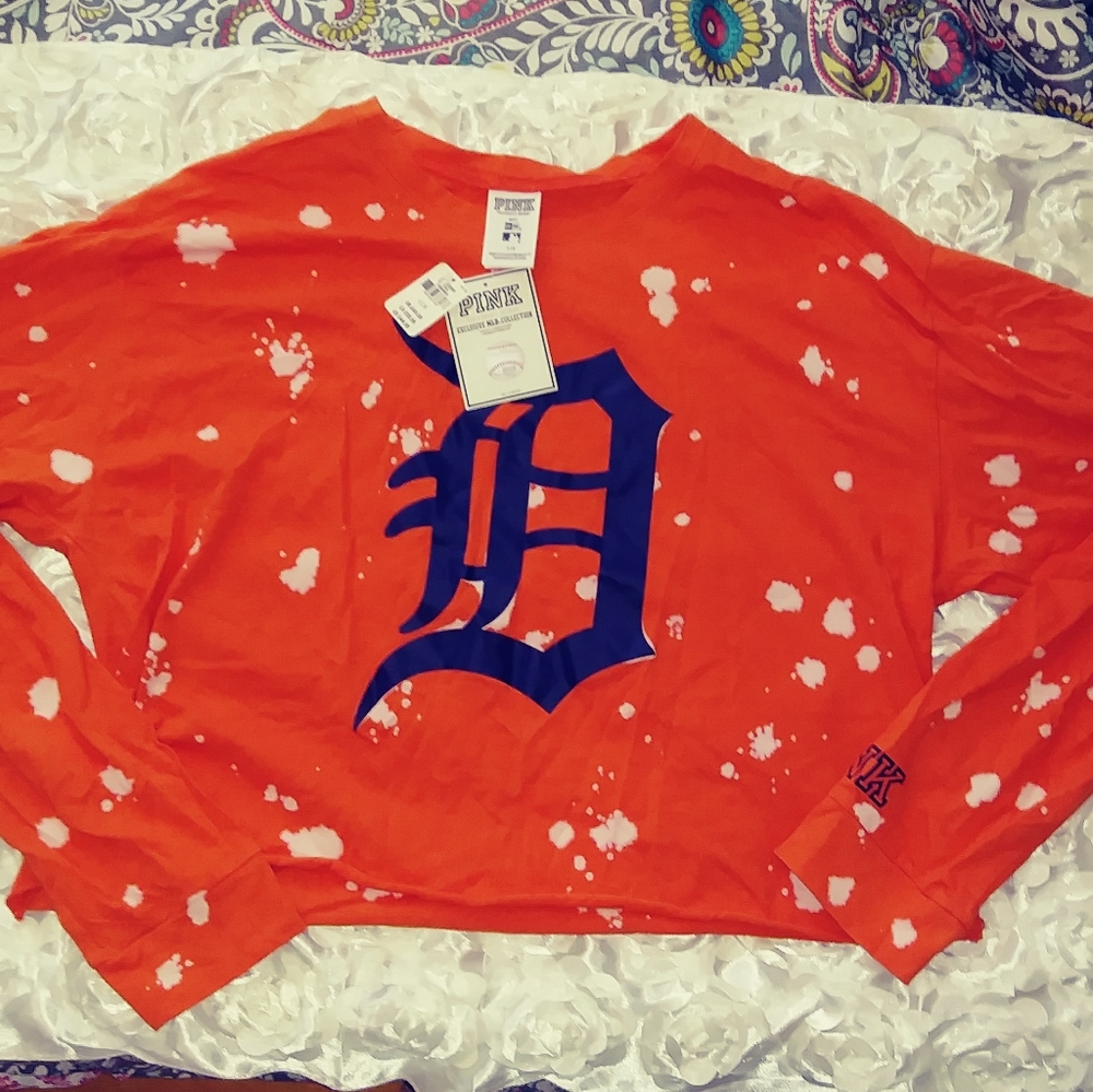 PINK Detroit crop top shirt